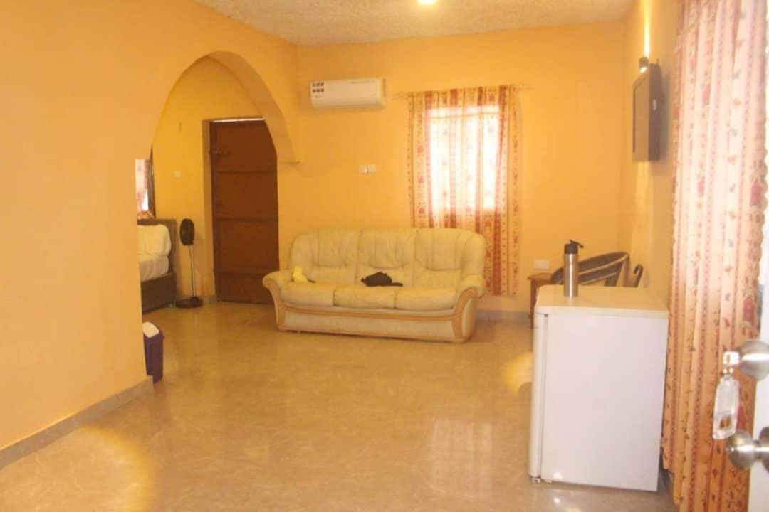 Debora Guest House Freetown Exterior foto