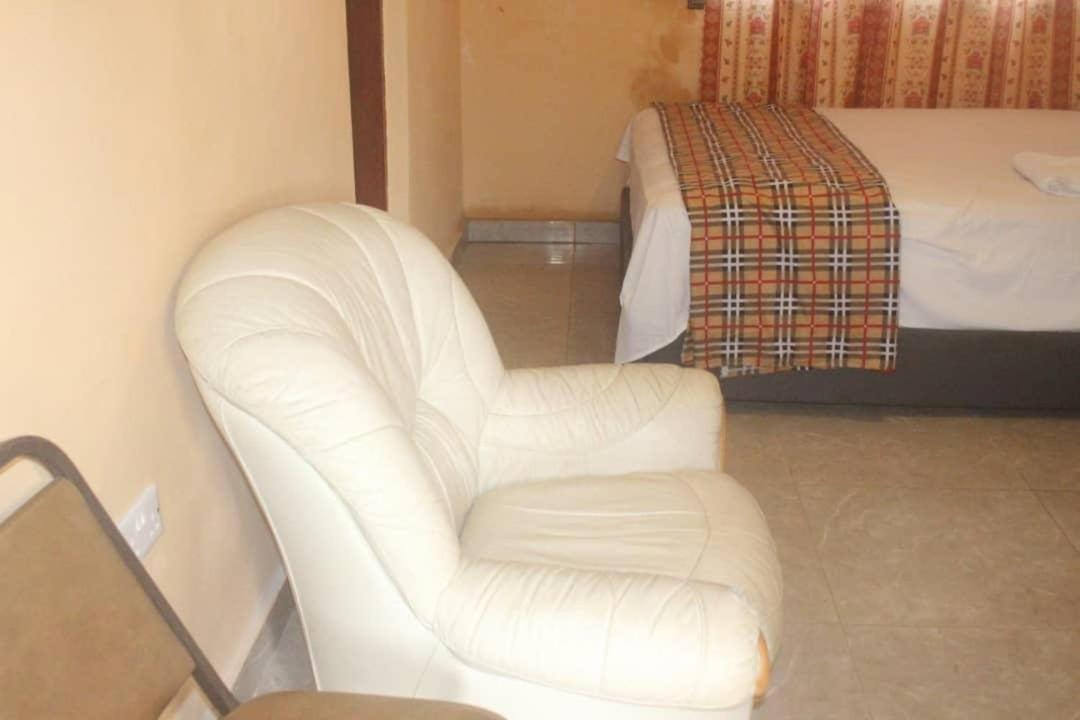 Debora Guest House Freetown Exterior foto